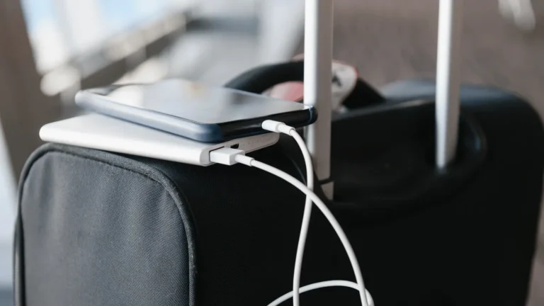 como levar um power bank no aviao